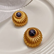 Load image into Gallery viewer, French Vintage Metal scallop Earrings plated with real gold and set with 925 silver needles
