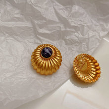 Load image into Gallery viewer, French Vintage Metal scallop Earrings plated with real gold and set with 925 silver needles
